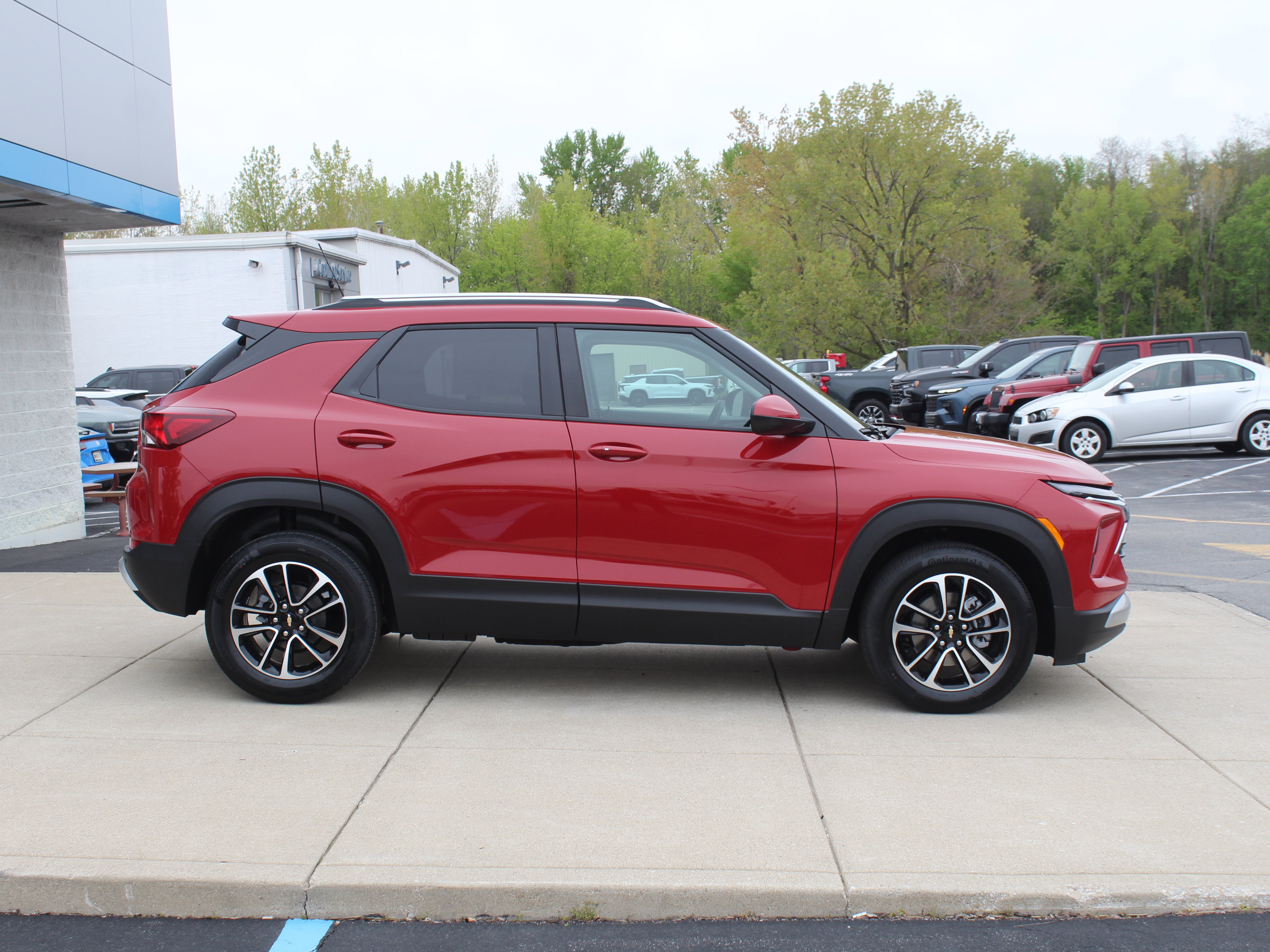 New 2026 Chevrolet TrailBlazer LT w/ LT Cold Weather Package FWD image 3