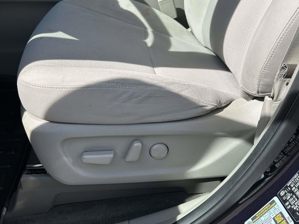 Used 2021 Kia Sedona LX FWD image 16