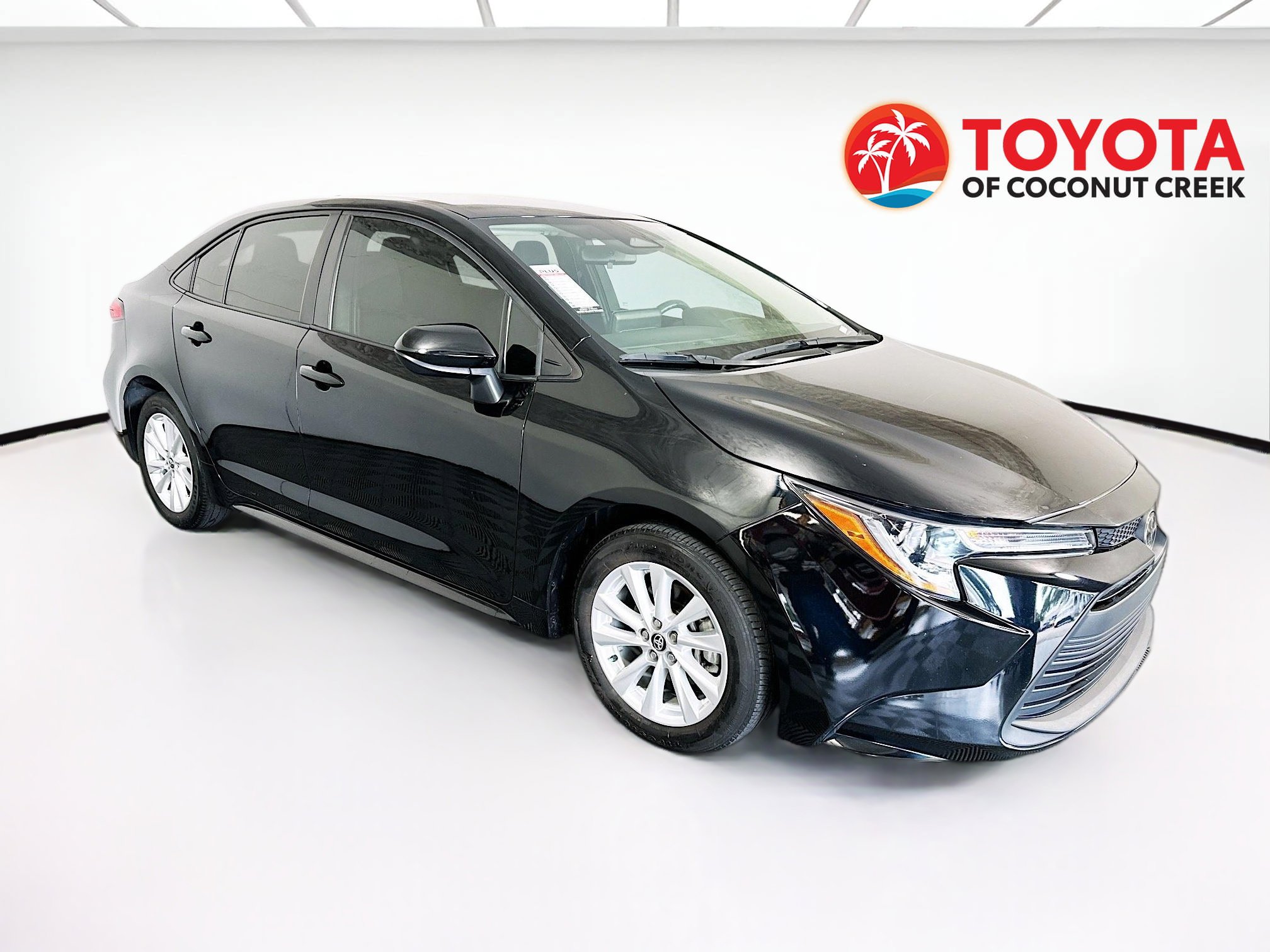 Used 2024 Toyota Corolla LE w/ LE Convenience Package FWD image 1
