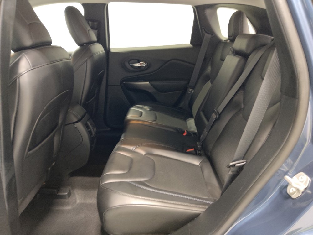 Used 2020 Jeep Cherokee Latitude Plus w/ Comfort/Convenience Group AWD/4WD image 18