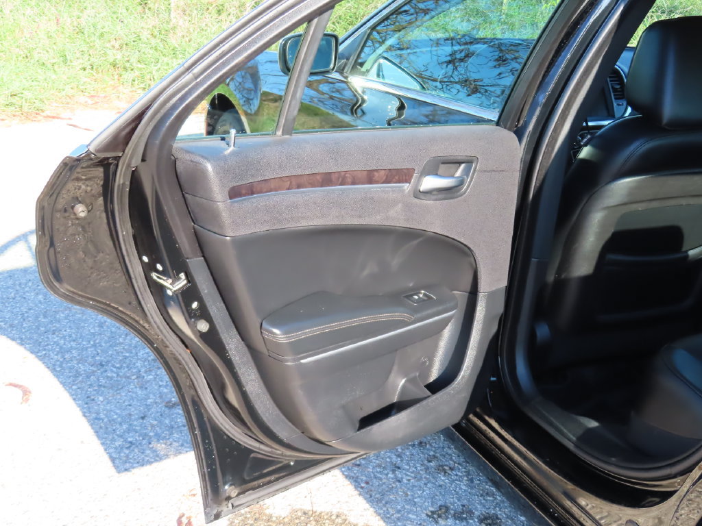 Used 2015 Chrysler 300 C RWD image 24