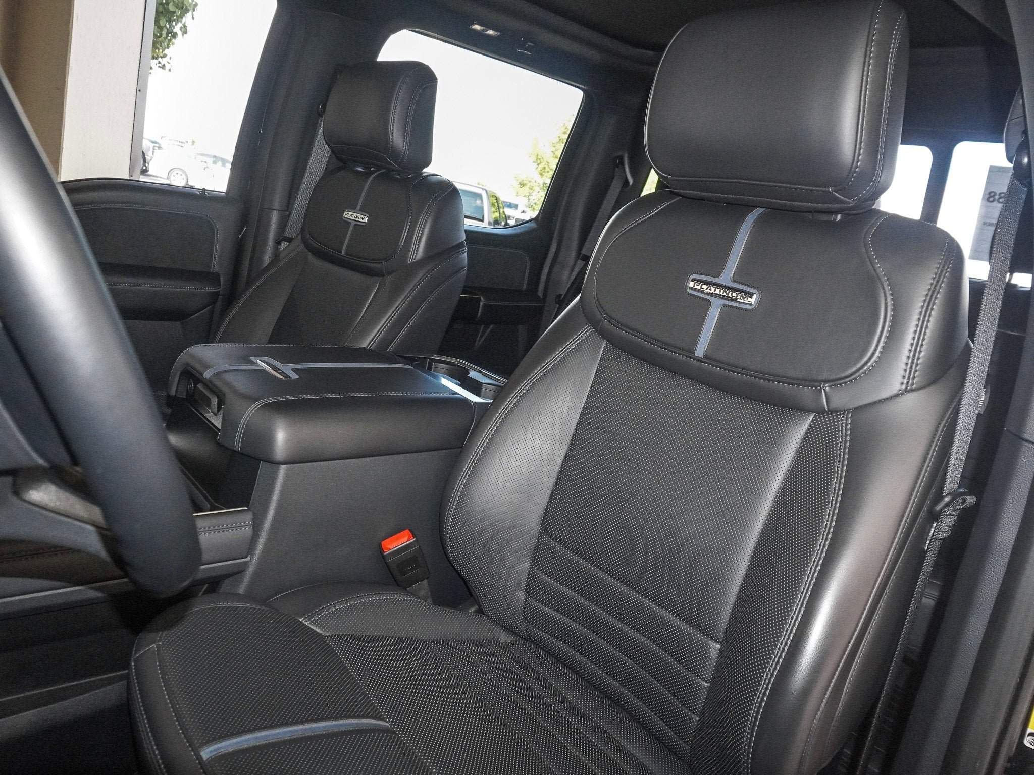 Used 2025 Ford F450 Platinum w/ FX4 Off-Road Package image 24
