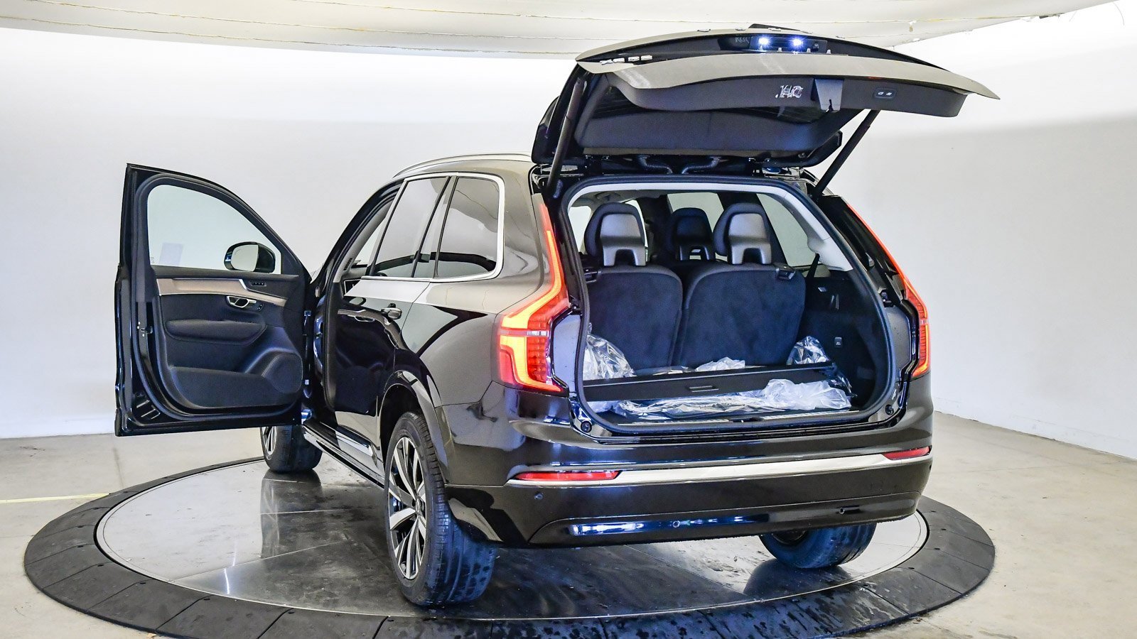New 2026 Volvo XC90 B5 Core image 32