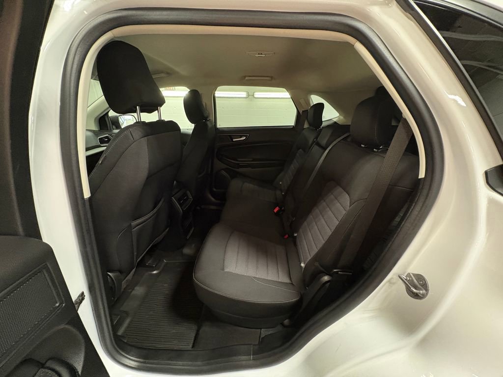 Used 2024 Ford Edge SE w/ Cargo Accessory Package image 31