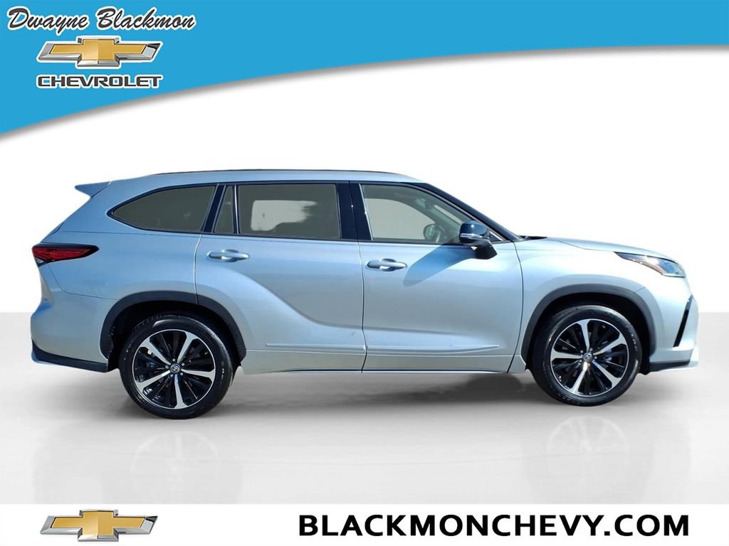 Used 2022 Toyota Highlander XSE image 2