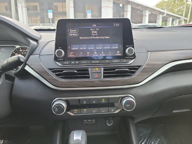 Used 2024 Nissan Altima 2.5 SV FWD image 19