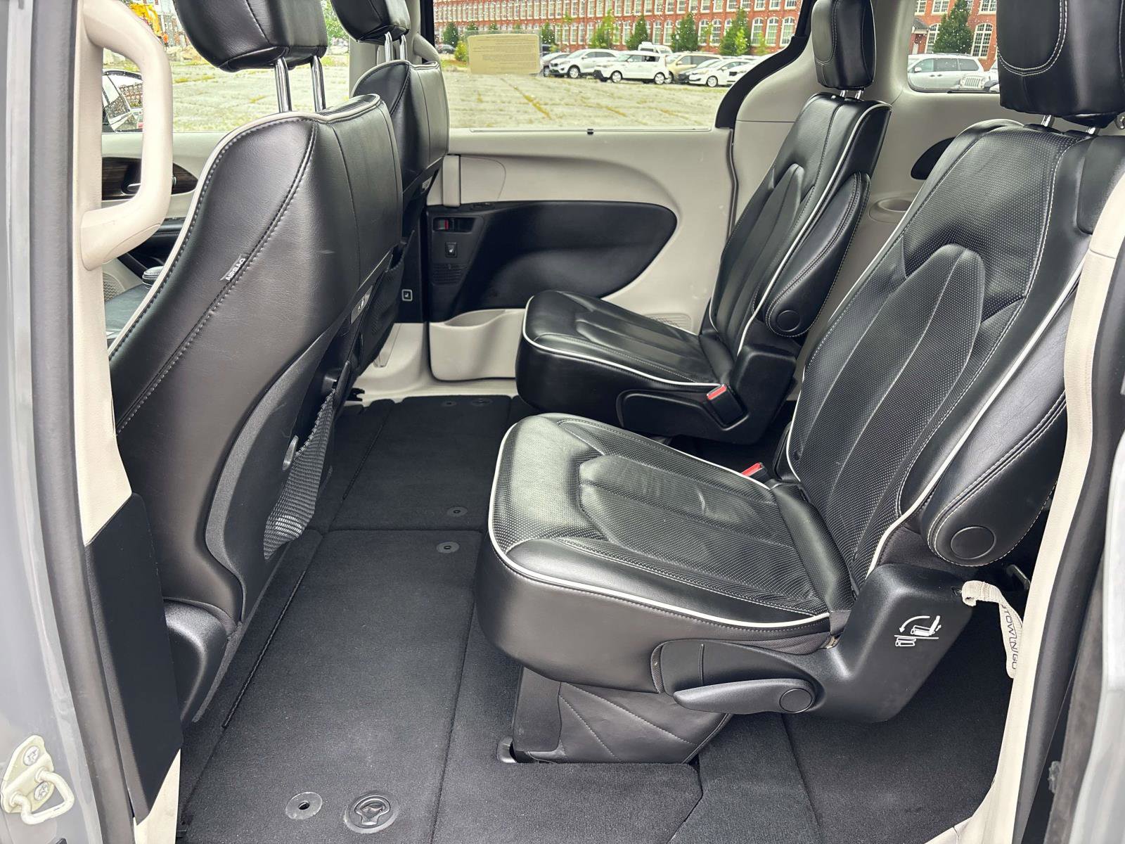 Used 2023 Chrysler Pacifica Limited image 13