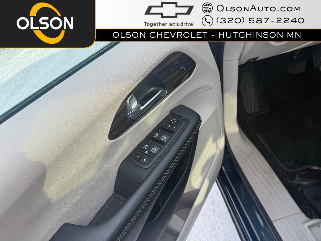 Used 2023 Chrysler Pacifica Limited image 12