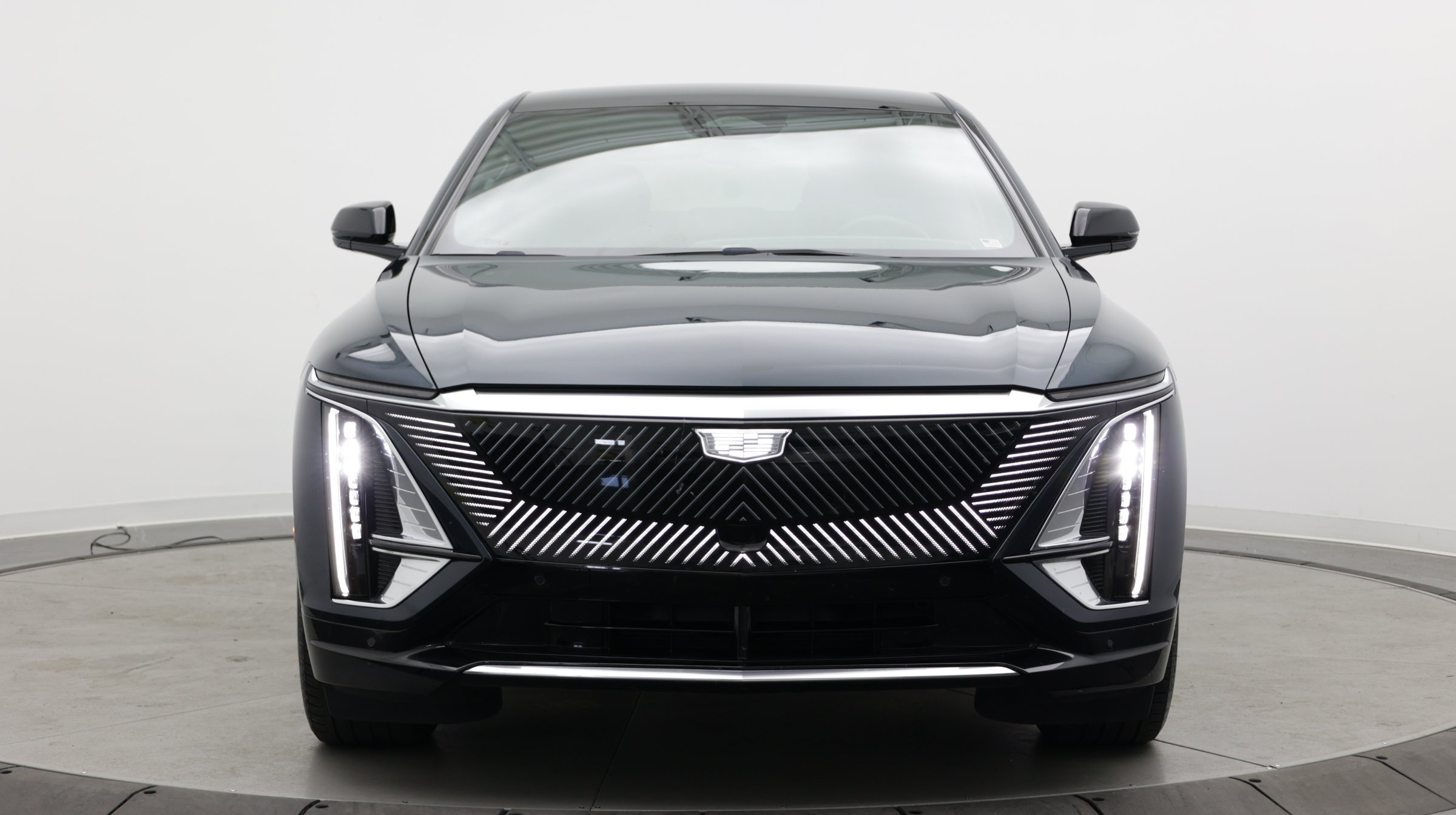Used 2024 Cadillac Lyriq Tech RWD image 2