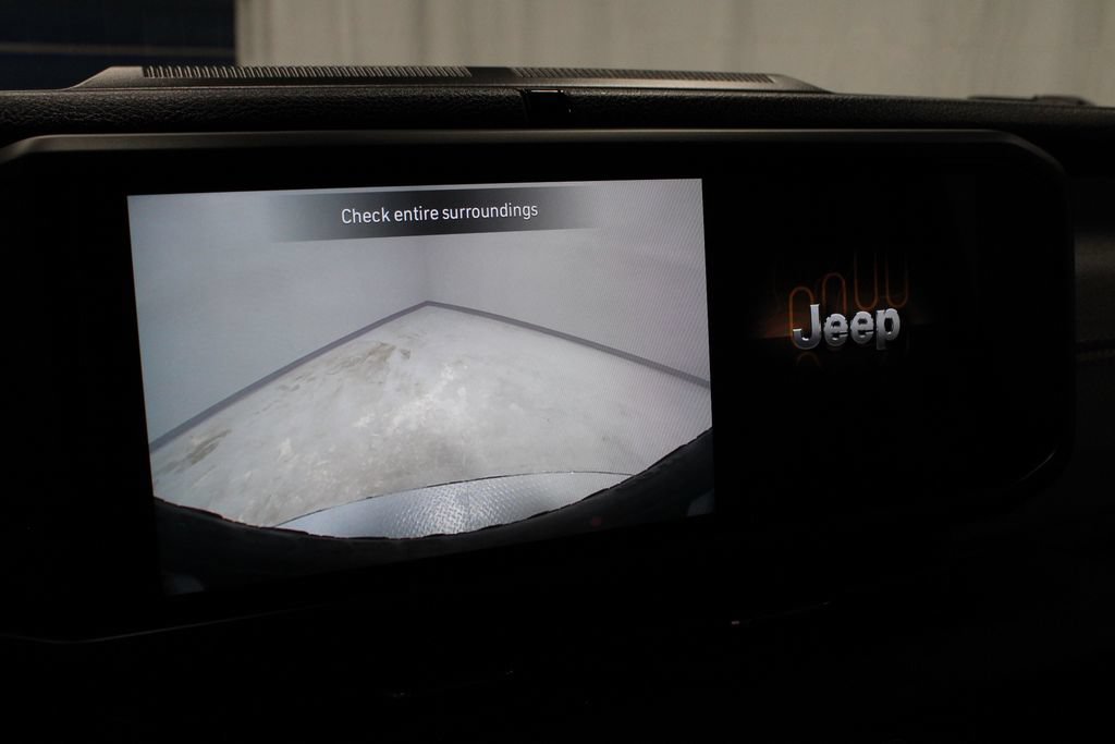 Used 2024 Jeep Wrangler Unlimited AWD/4WD image 3