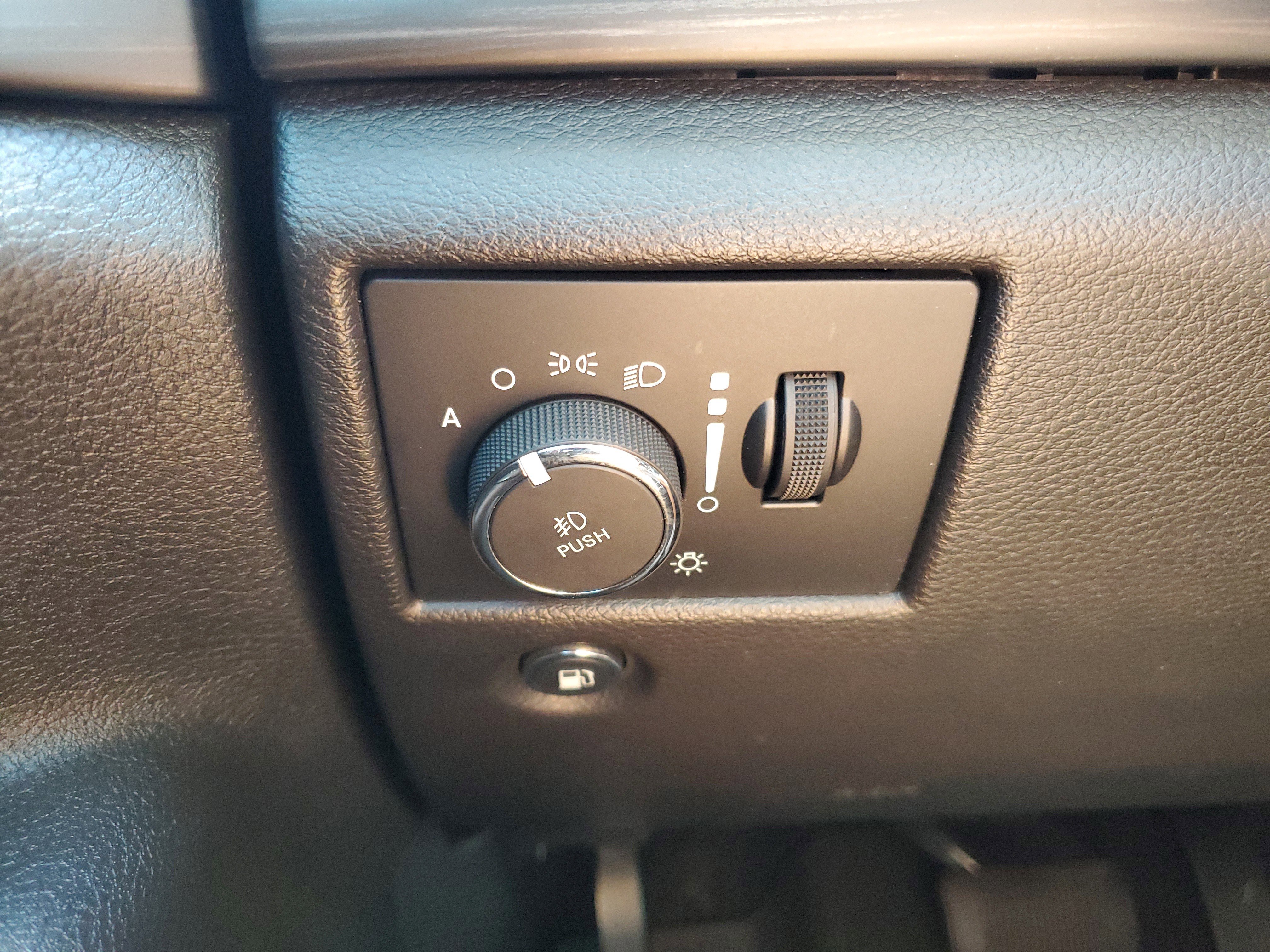 Used 2020 Jeep Grand Cherokee Laredo w/ Laredo X Package image 28
