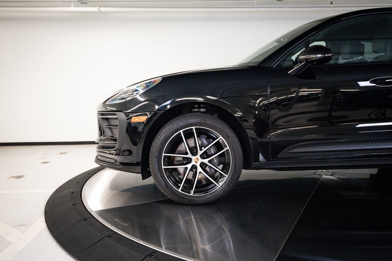 Certified 2024 Porsche Macan AWD/4WD image 12