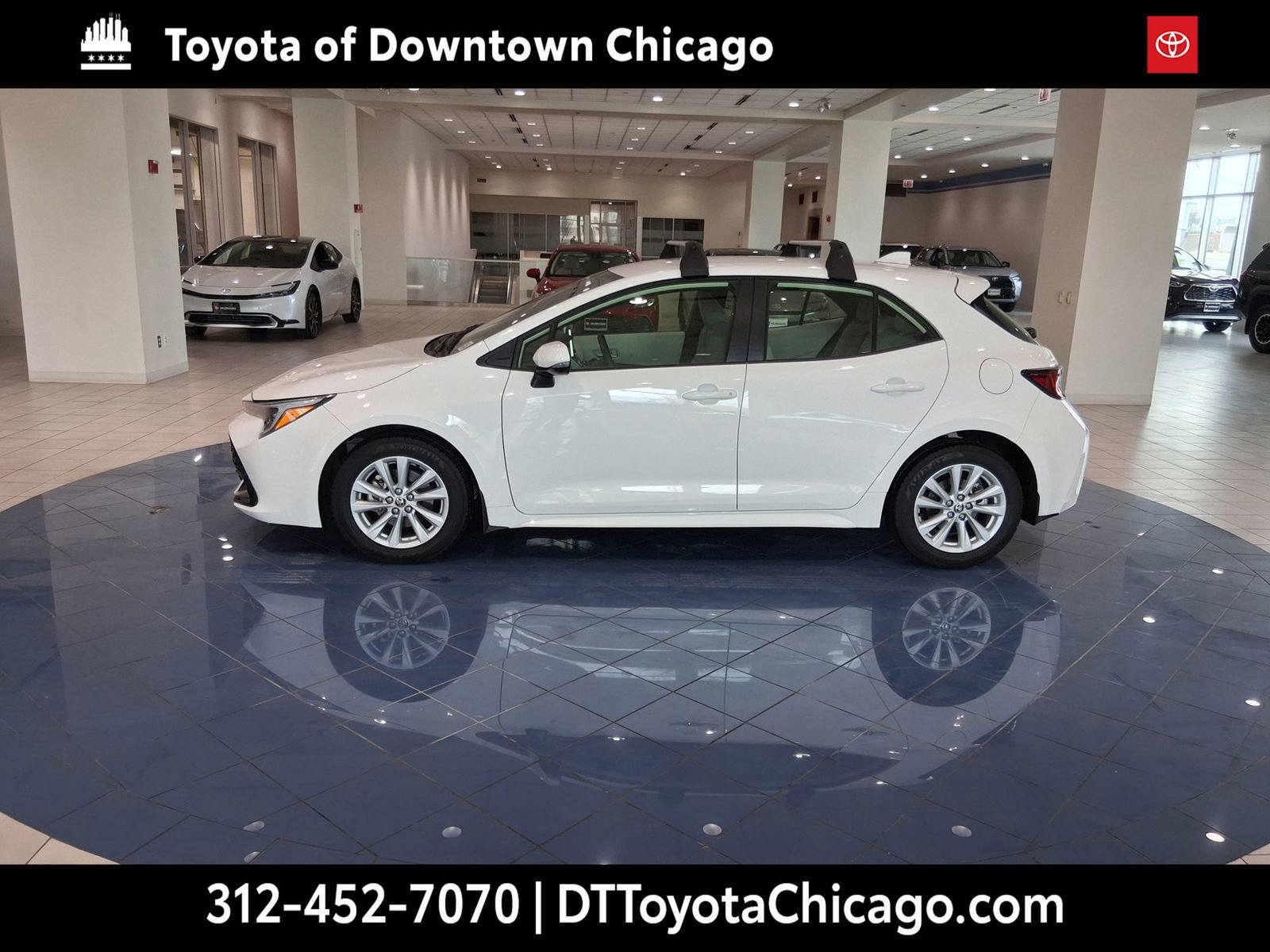 Used 2025 Toyota Corolla SE w/ SE Package image 3