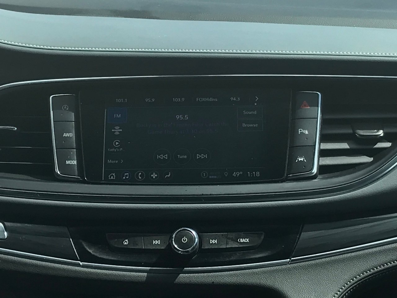 Used 2023 Buick Enclave Essence image 15