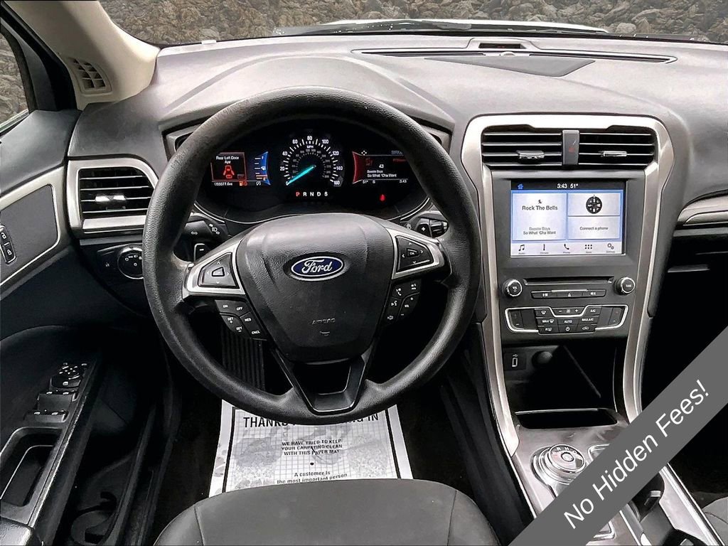 Used 2018 Ford Fusion SE w/ Fusion SE Technology Package FWD image 5