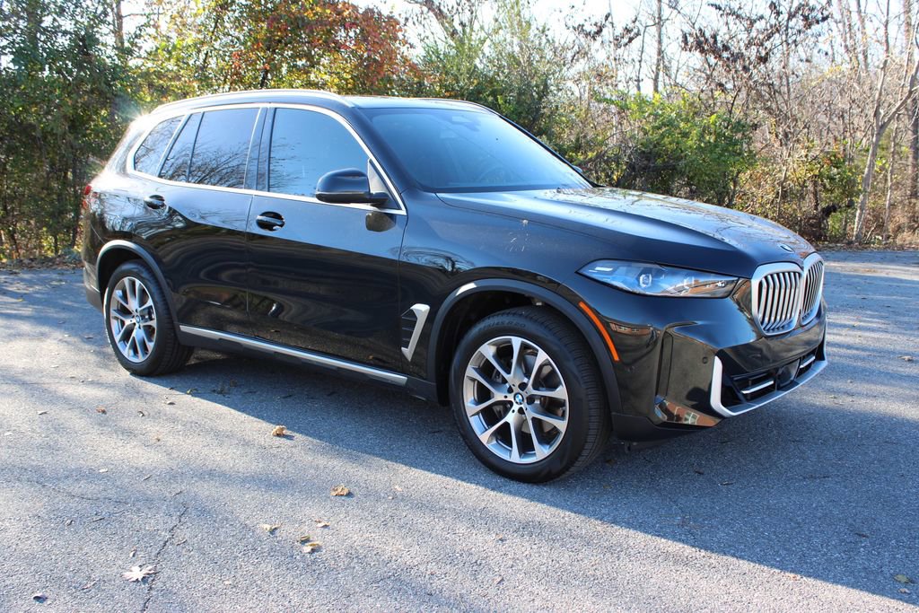 Used 2024 BMW X5 xDrive40i w/ Premium Package image 2