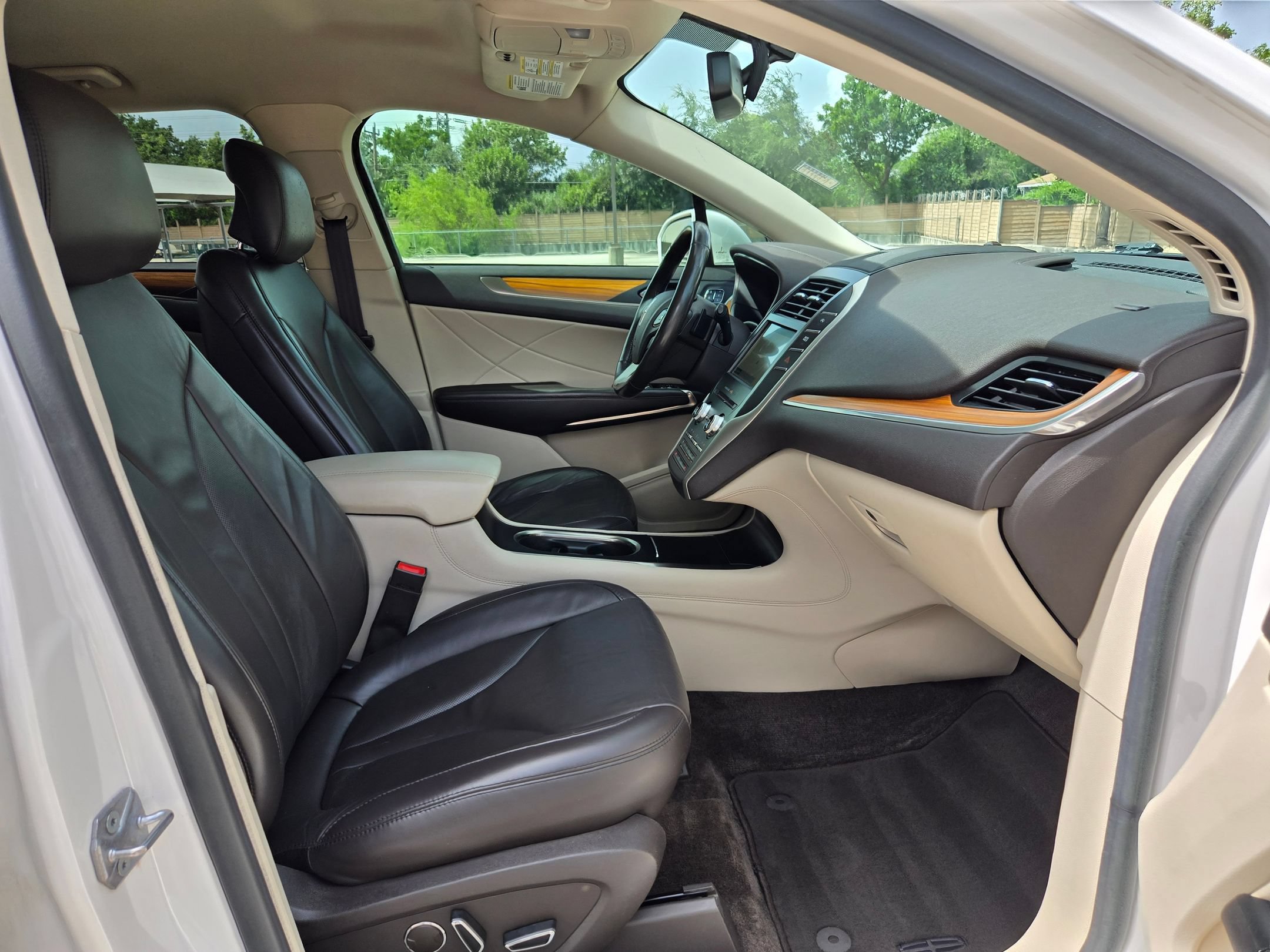 Used 2017 Lincoln MKC Select w/ Select Plus Package FWD image 27