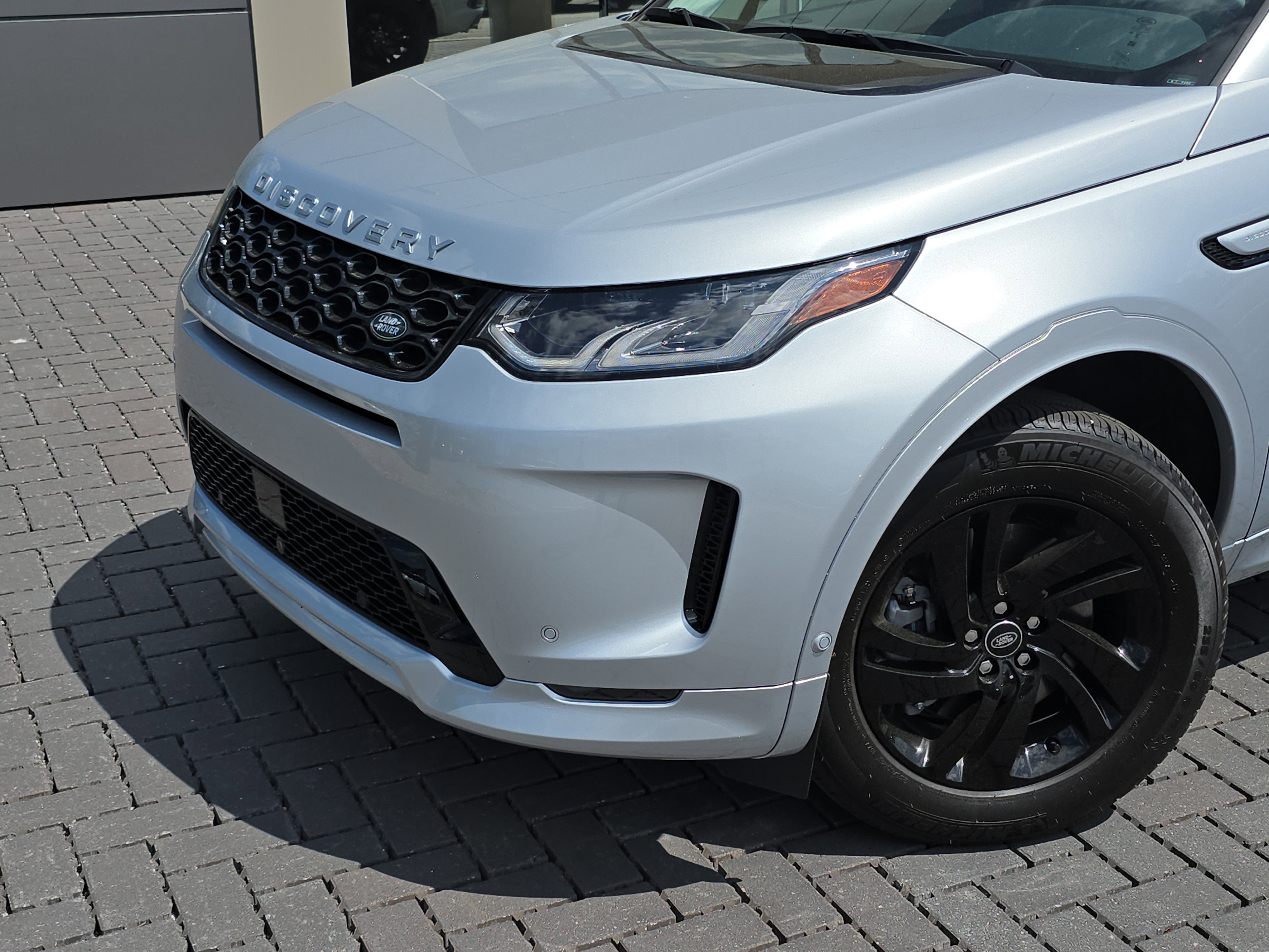 Certified 2025 Land Rover Discovery Sport S AWD/4WD image 9