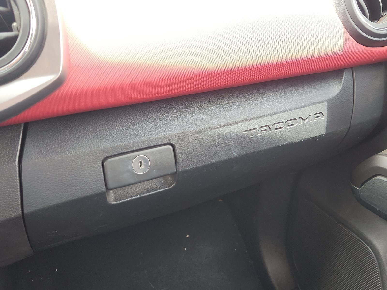 Used 2022 Toyota Tacoma SR5 RWD image 23