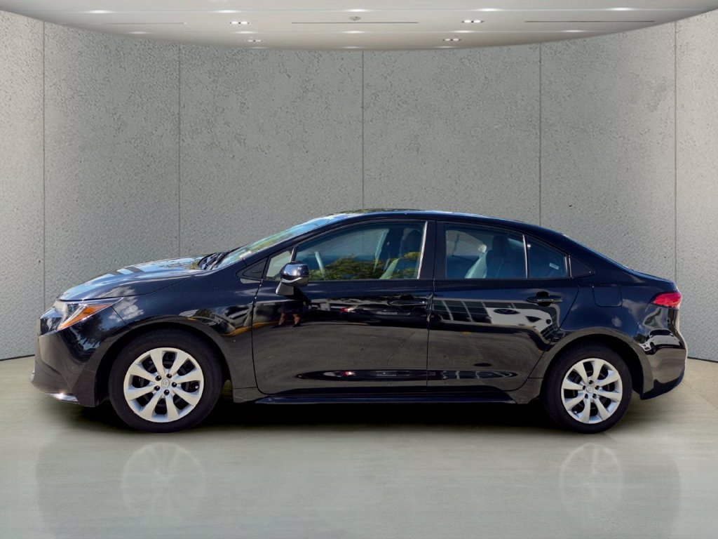 Used 2025 Toyota Corolla LE FWD image 2