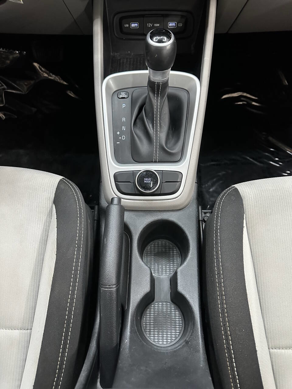 Used 2022 Hyundai Venue SEL w/ Cargo Package image 27