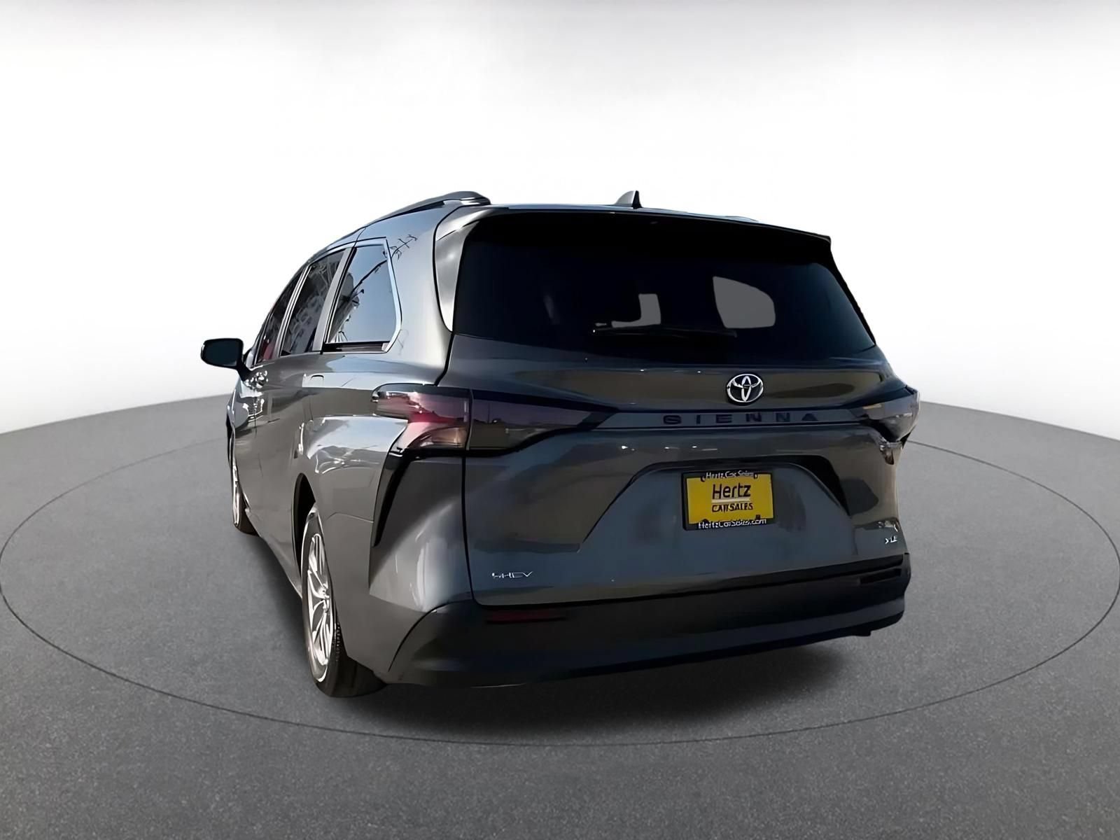 Used 2025 Toyota Sienna XLE FWD image 10
