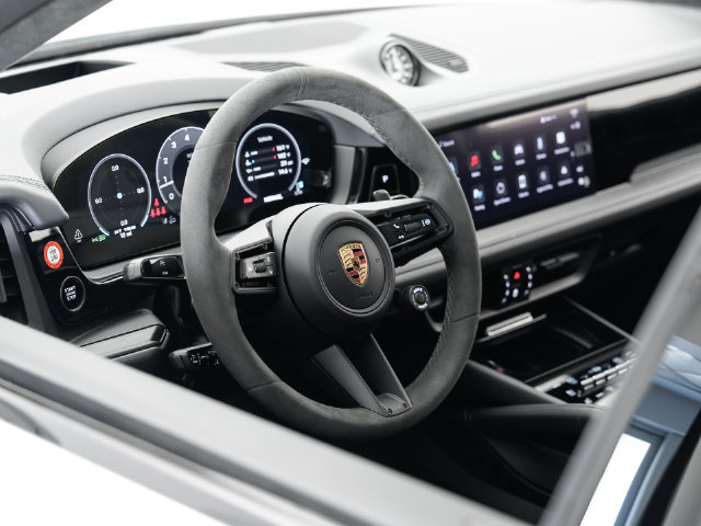 Certified 2025 Porsche Cayenne GTS AWD/4WD image 7