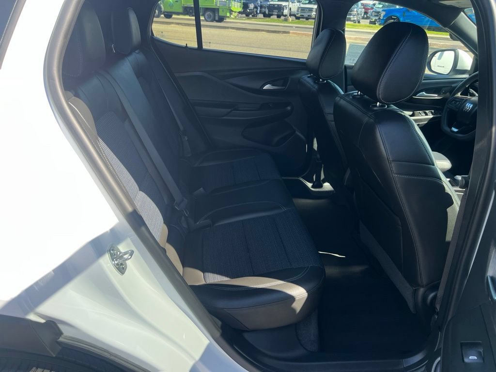 Used 2025 Buick Envista Preferred FWD image 38