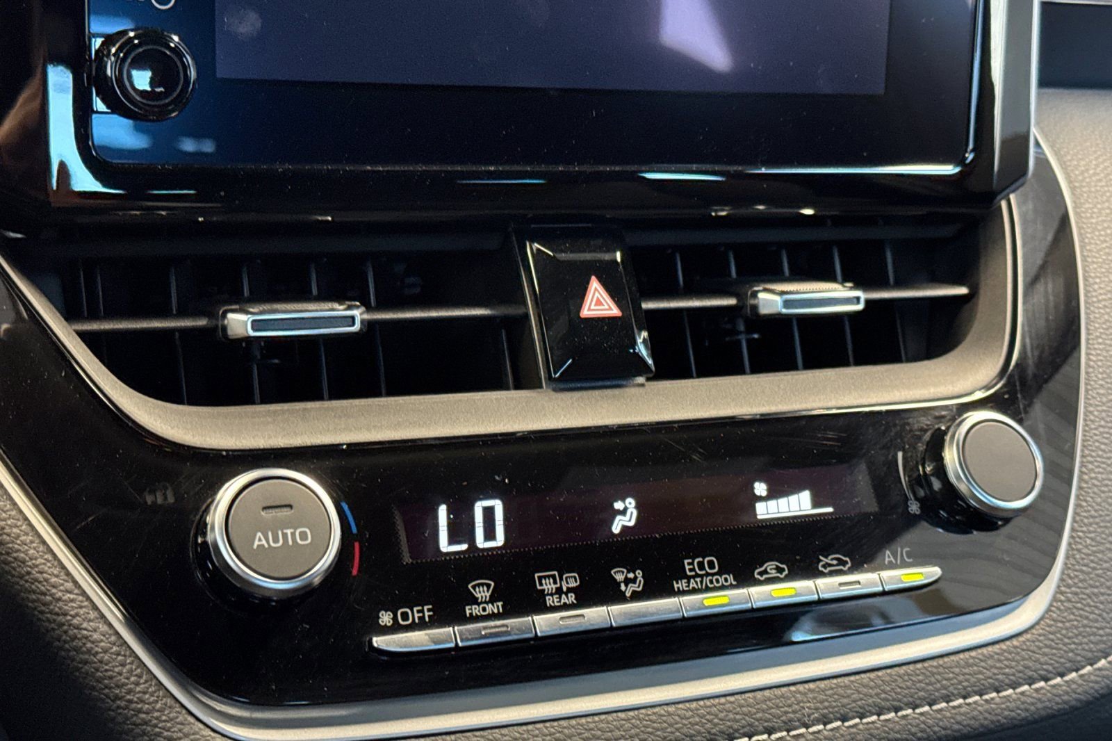 Certified 2025 Toyota Corolla SE FWD image 27