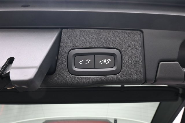 Used 2024 Volvo XC60 B5 Plus w/ Protection Package Premier AWD/4WD image 30