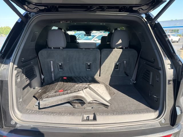 Used 2025 Chevrolet Traverse LT w/ LPO, Cargo Package AWD/4WD image 25