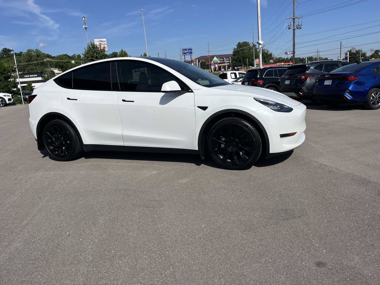 Used 2022 Tesla Model Y Long Range AWD/4WD image 2