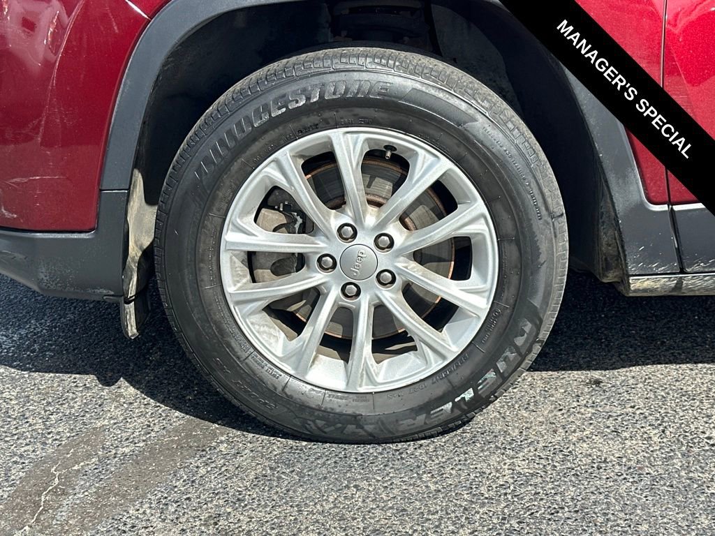 Used 2019 Jeep Cherokee Latitude w/ Popular Appearance Group image 10