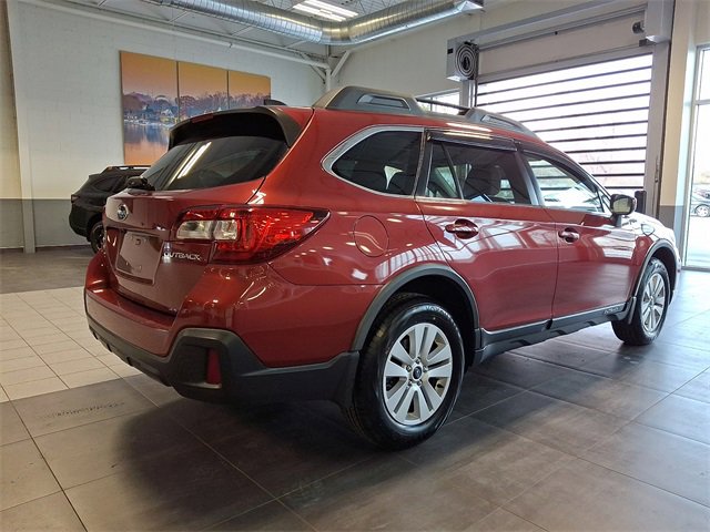 Used 2019 Subaru Outback 2.5i Premium image 6