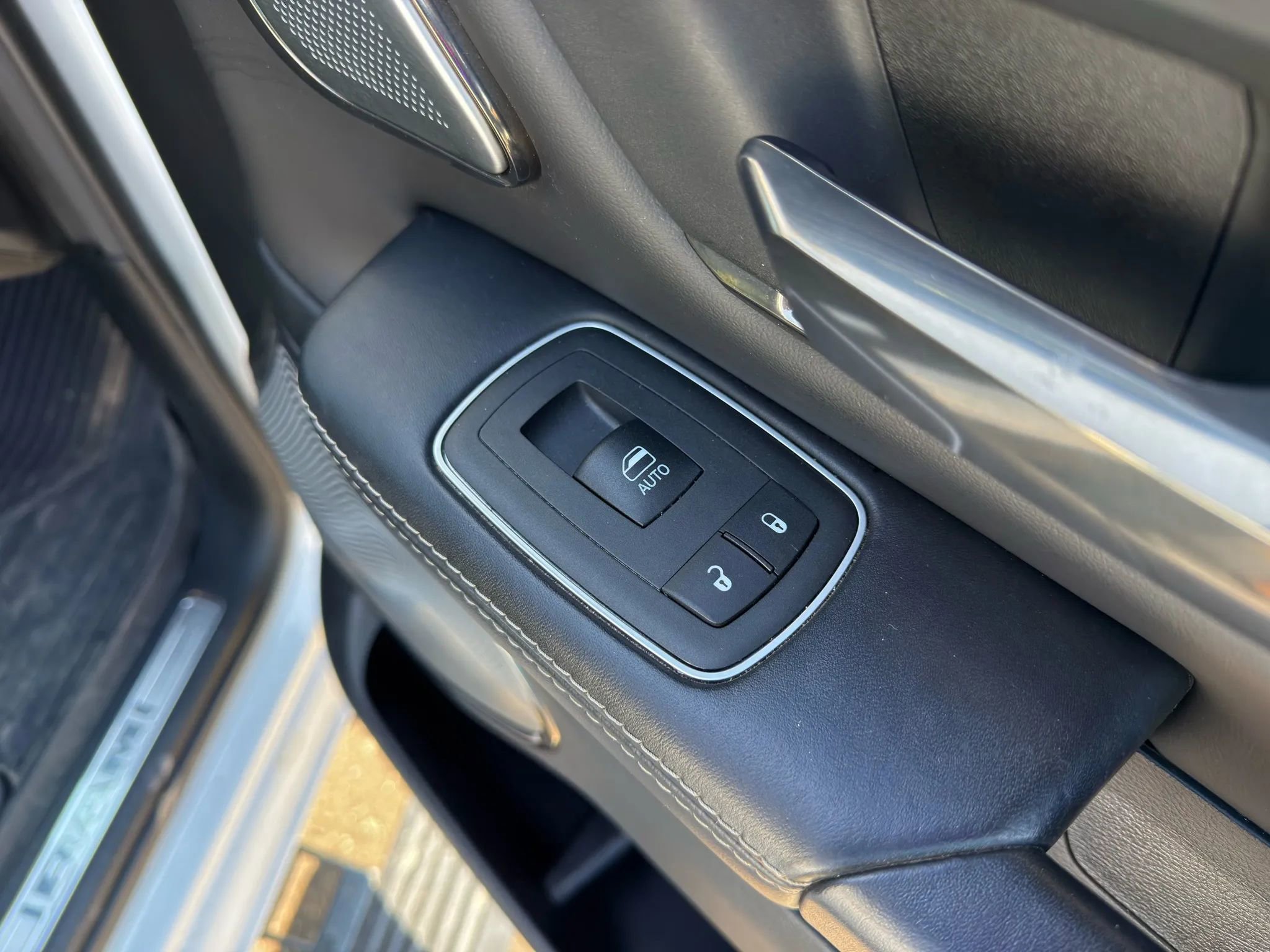 Used 2021 RAM 1500 Limited w/ Night Edition image 8