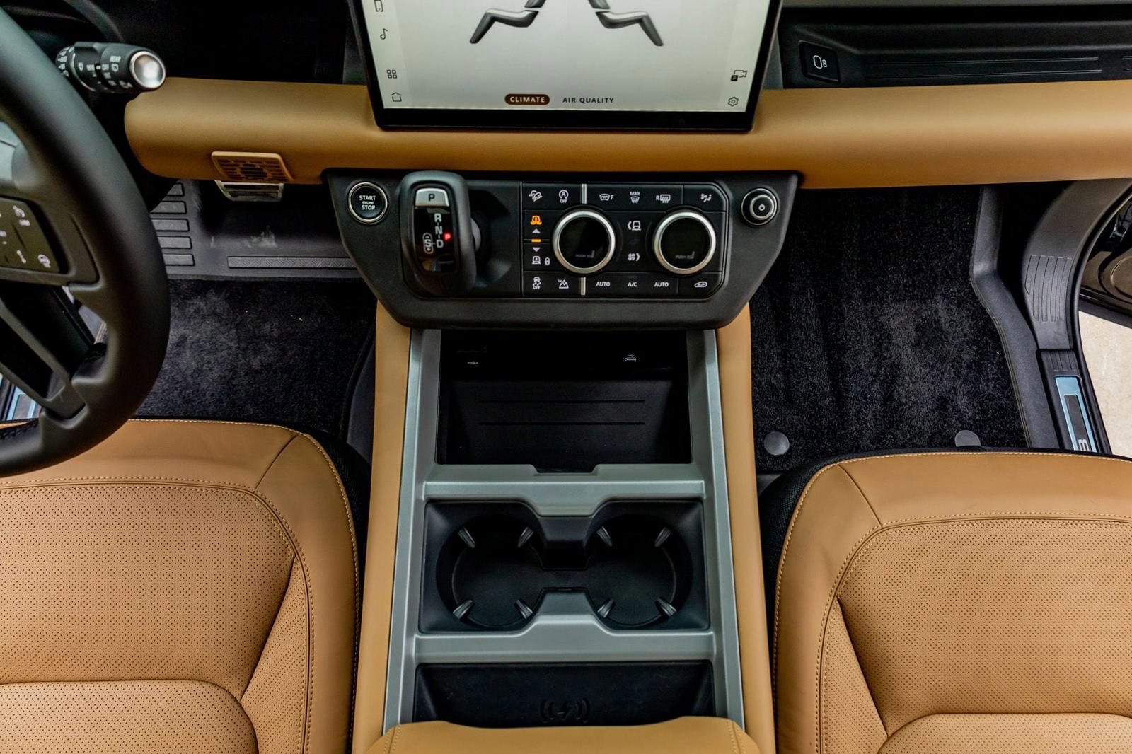 Used 2025 Land Rover Defender 130 V8 image 28
