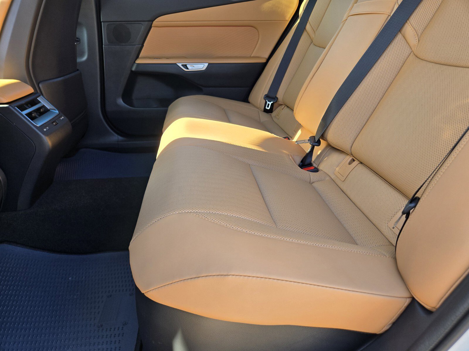 New 2026 Lexus ES 350e FWD image 8