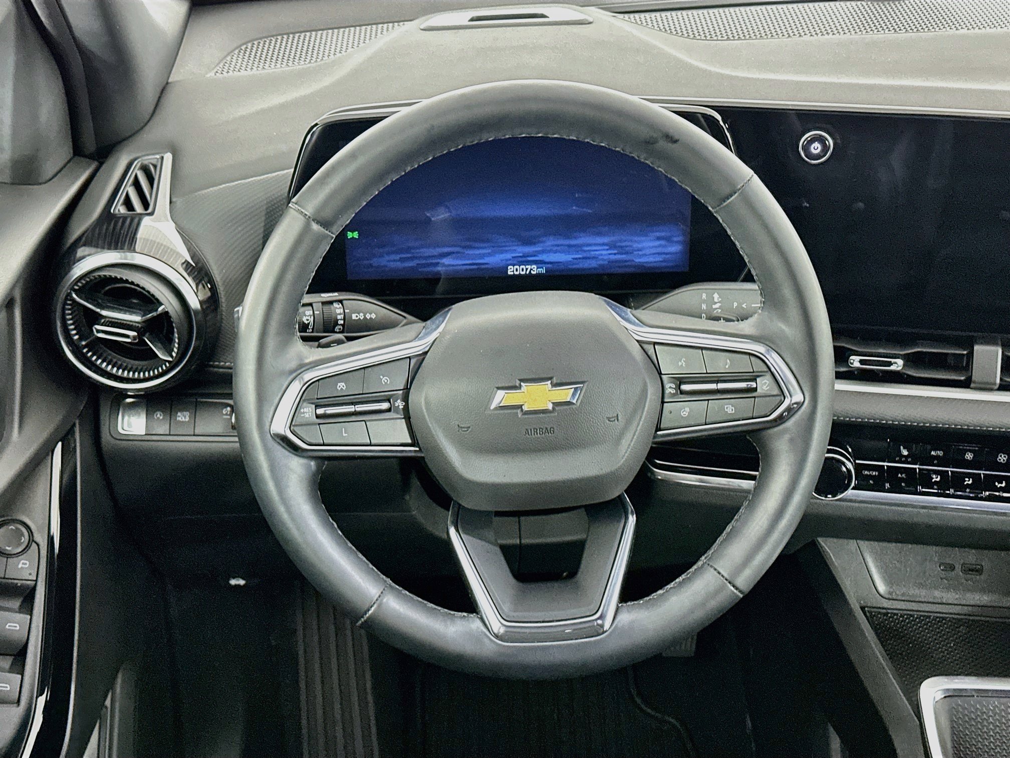Used 2025 Chevrolet Equinox LT w/ Convenience Package II FWD image 18