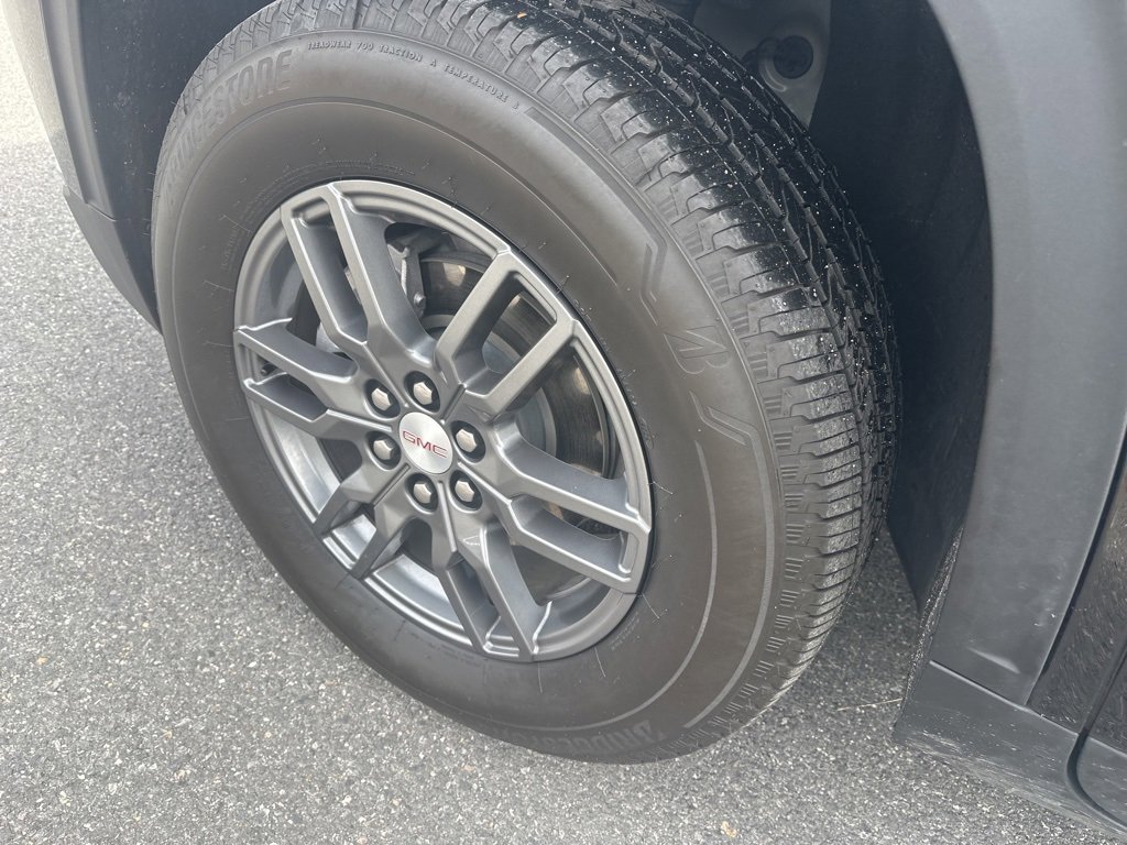 Used 2025 GMC Acadia Elevation image 9