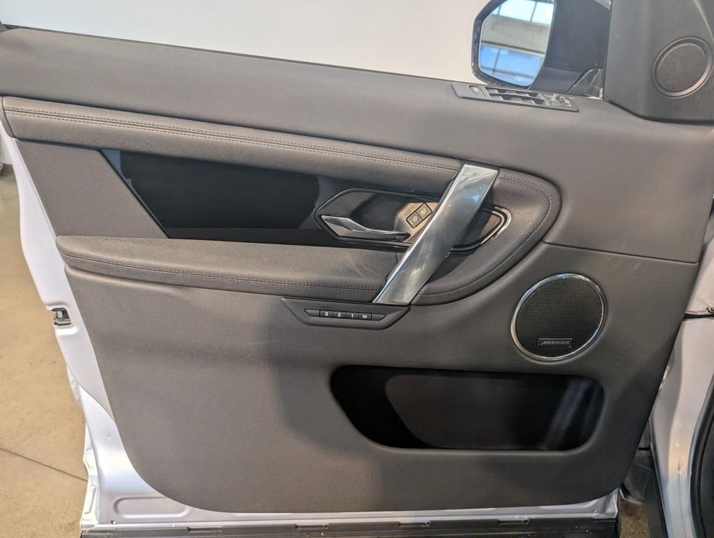 Used 2025 Land Rover Discovery Sport S image 11