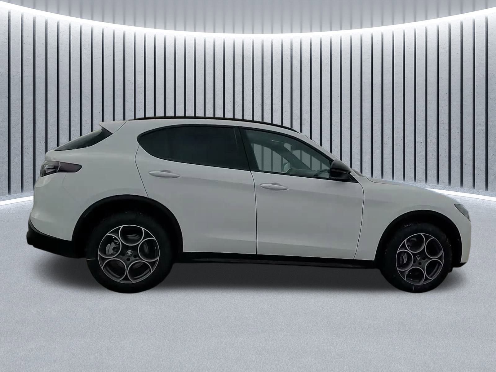 New 2025 Alfa Romeo Stelvio Sprint image 5