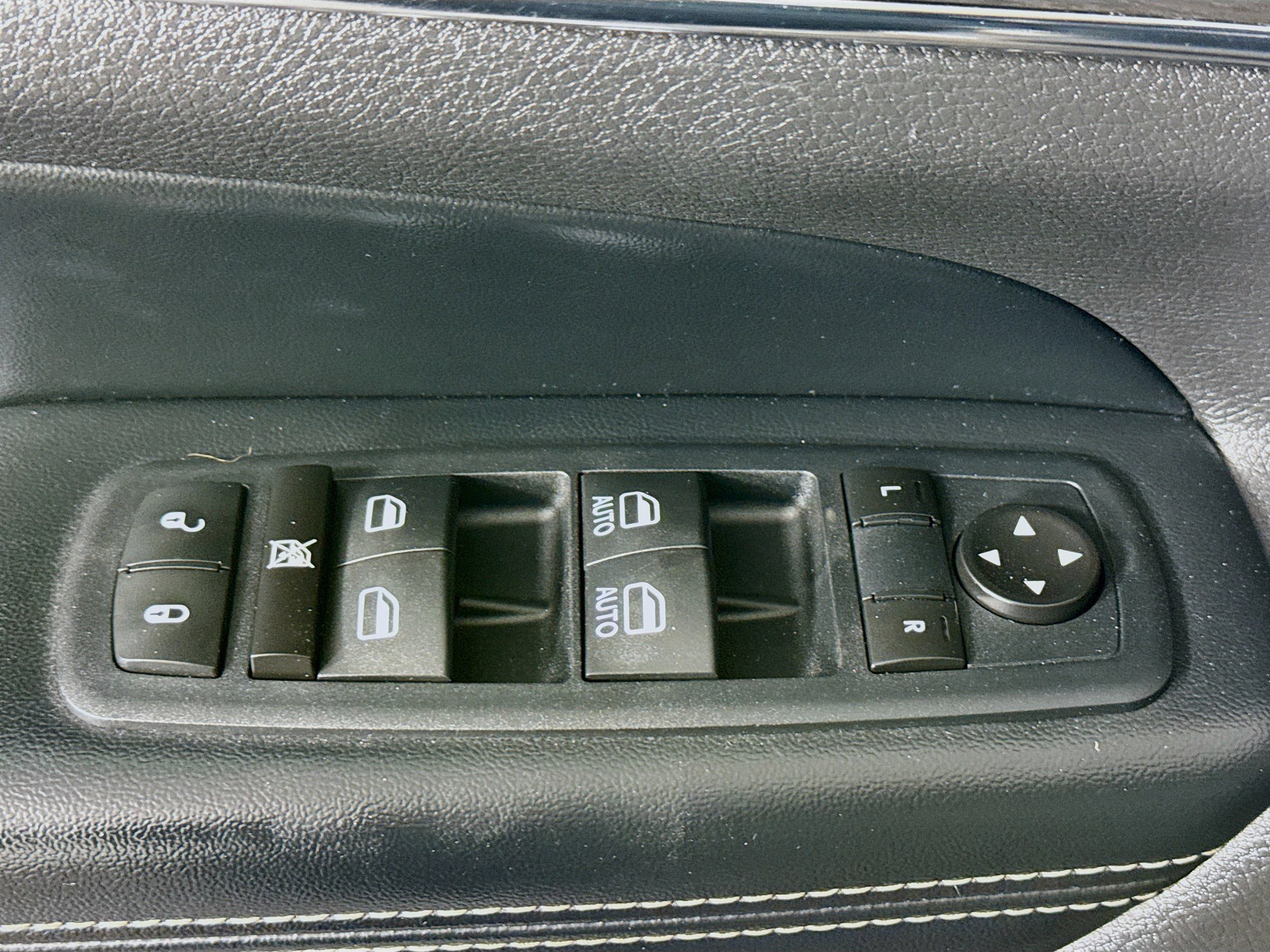 Used 2017 Jeep Grand Cherokee Limited image 24