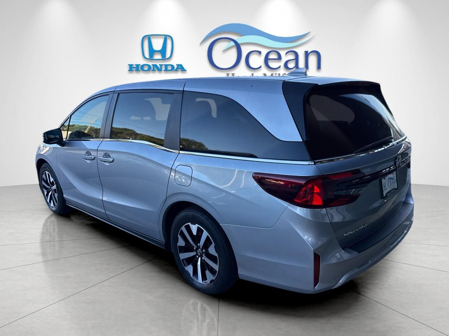 Used 2025 Honda Odyssey EX-L image 5