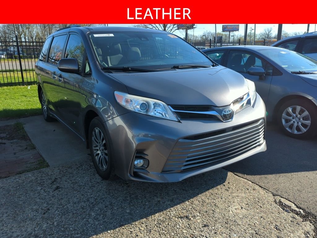 Used 2020 Toyota Sienna XLE Premium image 3