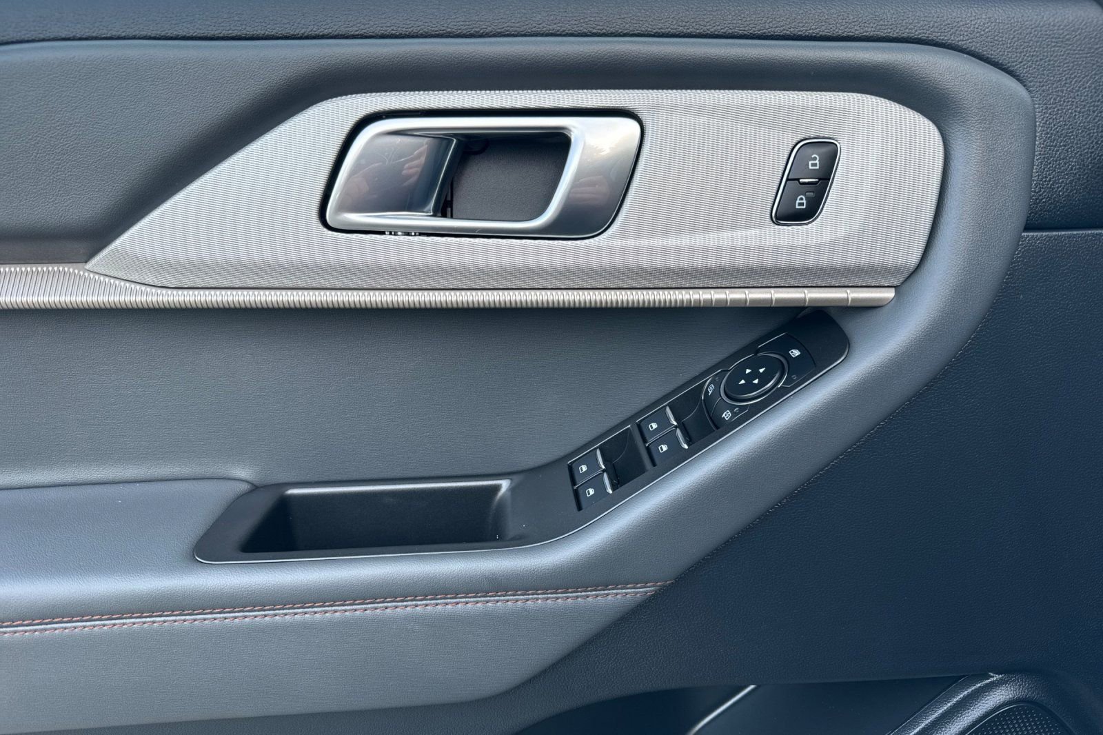 Used 2025 Ford Explorer Active image 11