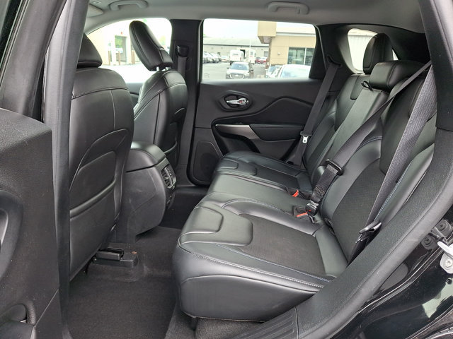 Used 2019 Jeep Cherokee Latitude Plus w/ Comfort/Convenience Group AWD/4WD image 10