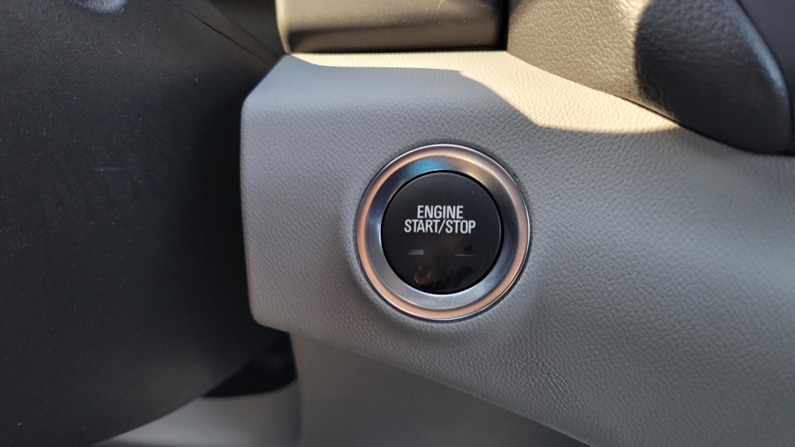 Used 2023 GMC Terrain SLE image 28