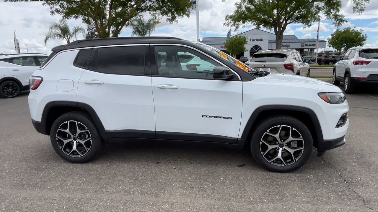 Used 2025 Jeep Compass Limited AWD/4WD image 8