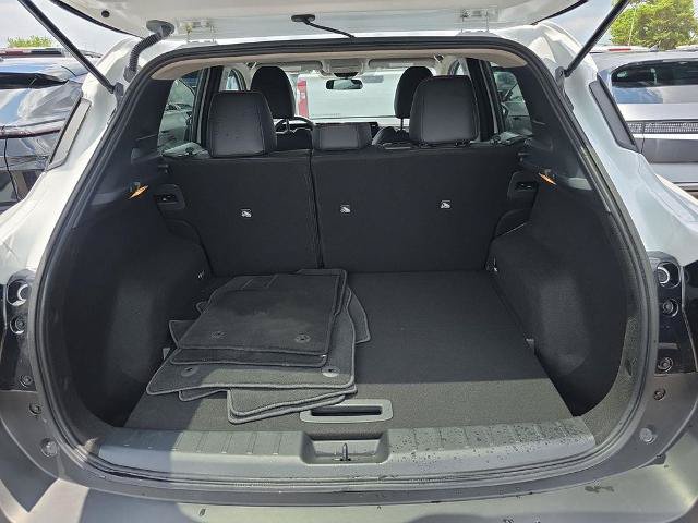 Certified 2025 Nissan Kicks SR FWD image 14