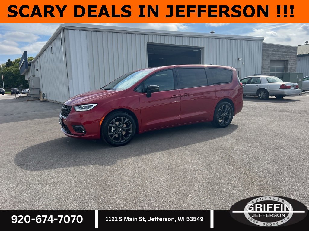 New 2026 Chrysler Pacifica Select video 1